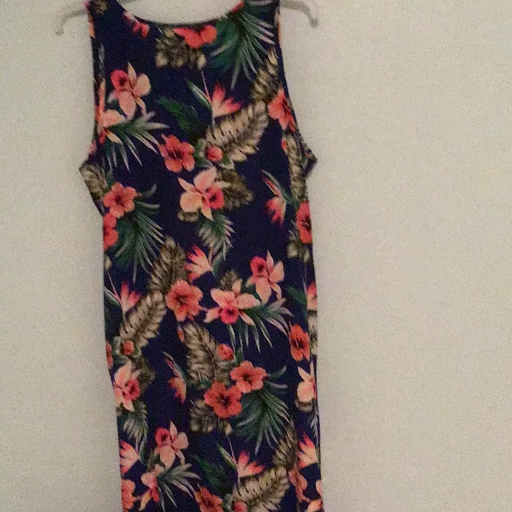 Sundress - Picture 5 of 7